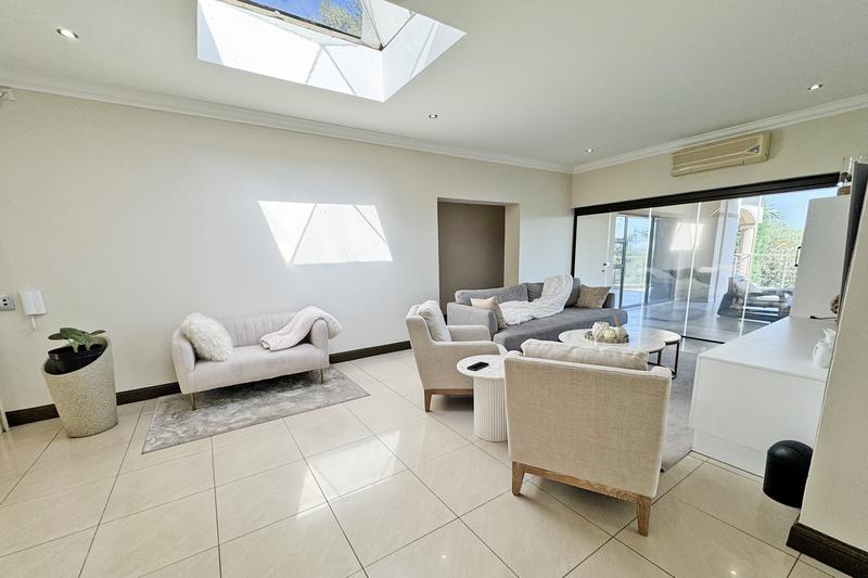 5 Bedroom Property for Sale in Benmore Gardens Gauteng
