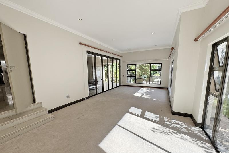 5 Bedroom Property for Sale in Benmore Gardens Gauteng