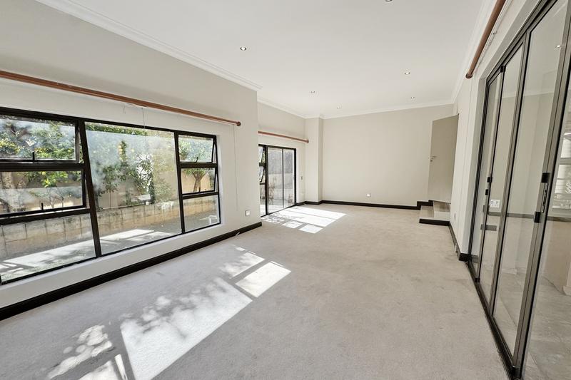 5 Bedroom Property for Sale in Benmore Gardens Gauteng