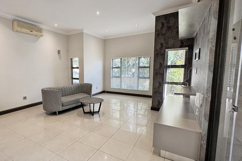 5 Bedroom Property for Sale in Benmore Gardens Gauteng