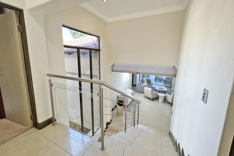 5 Bedroom Property for Sale in Benmore Gardens Gauteng