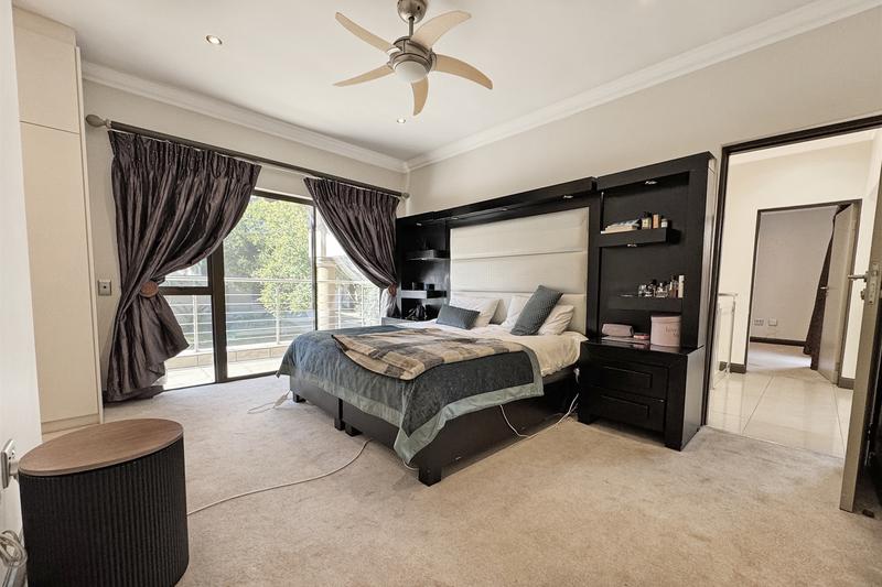 5 Bedroom Property for Sale in Benmore Gardens Gauteng