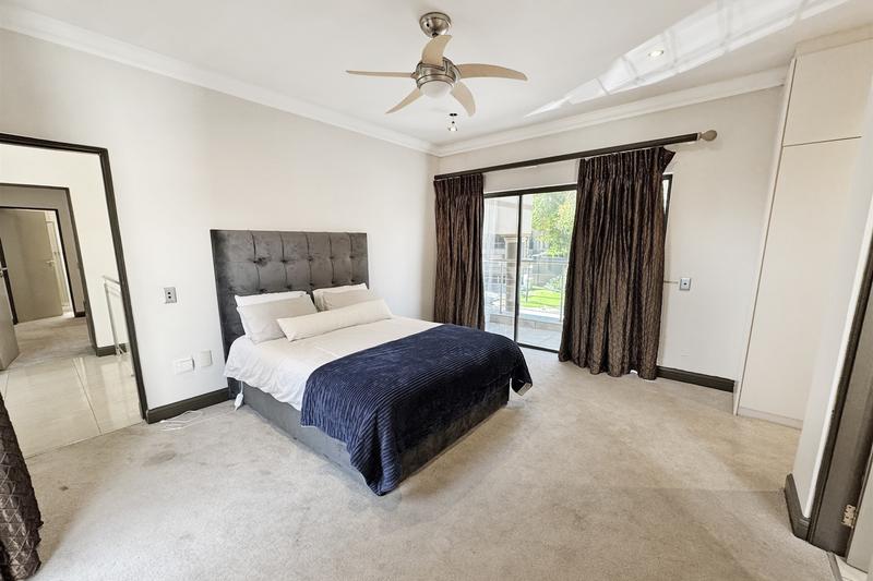 5 Bedroom Property for Sale in Benmore Gardens Gauteng