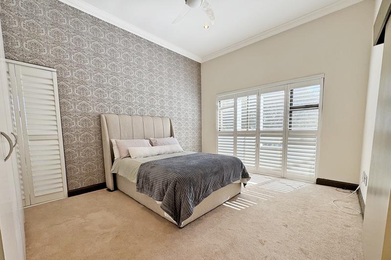 5 Bedroom Property for Sale in Benmore Gardens Gauteng