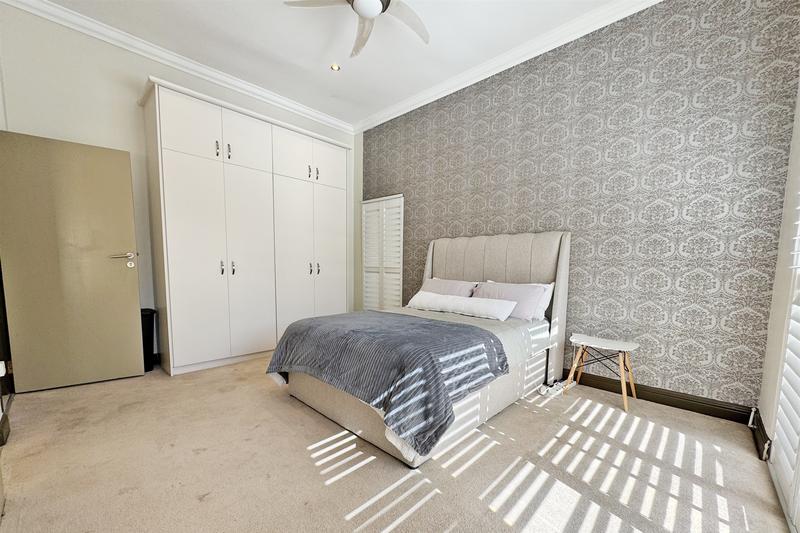 5 Bedroom Property for Sale in Benmore Gardens Gauteng
