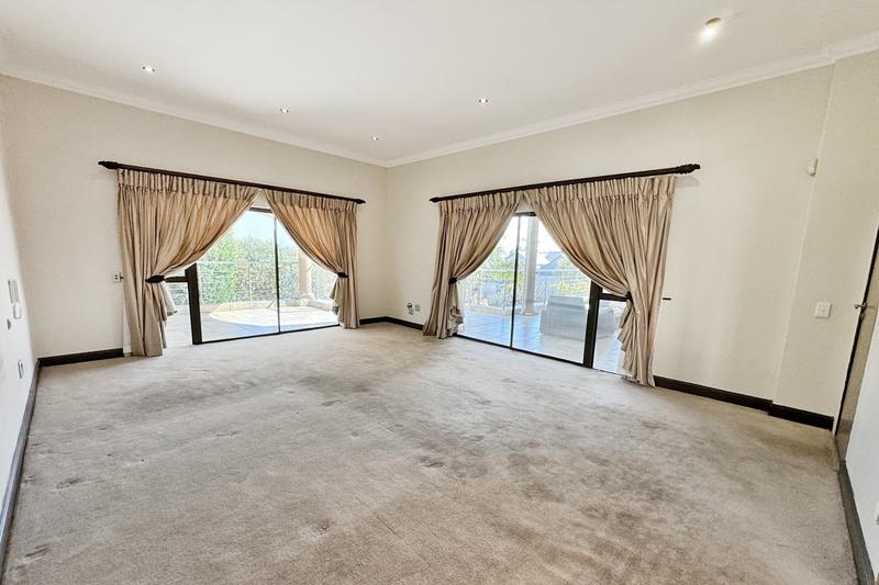 5 Bedroom Property for Sale in Benmore Gardens Gauteng