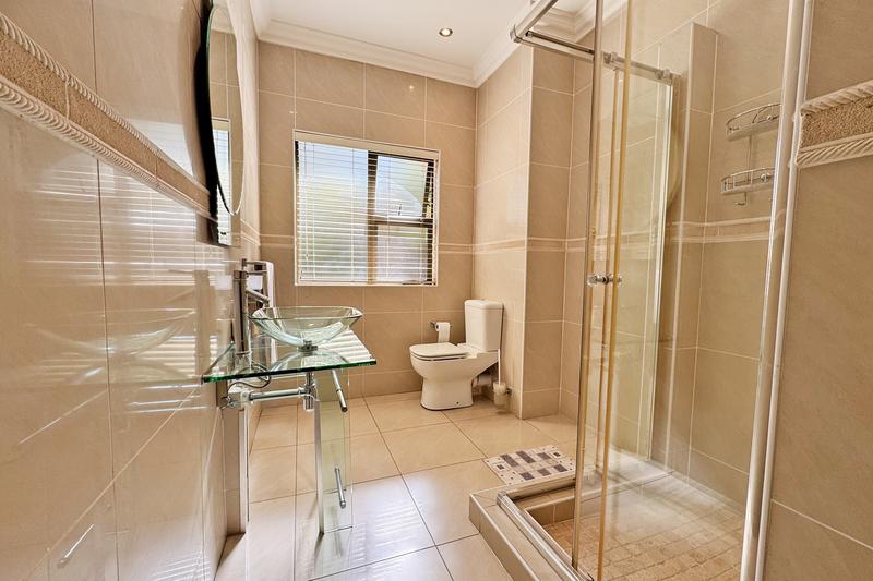 5 Bedroom Property for Sale in Benmore Gardens Gauteng