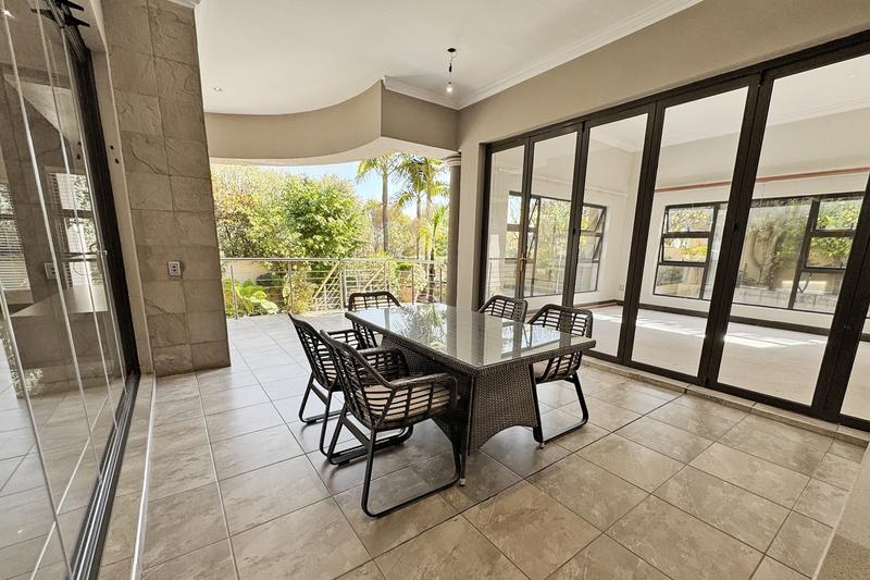 5 Bedroom Property for Sale in Benmore Gardens Gauteng