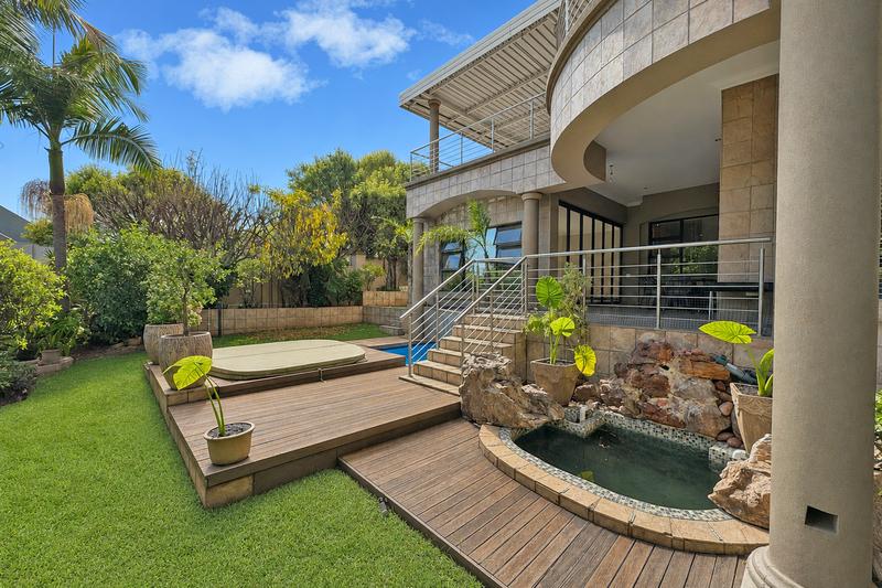 5 Bedroom Property for Sale in Benmore Gardens Gauteng
