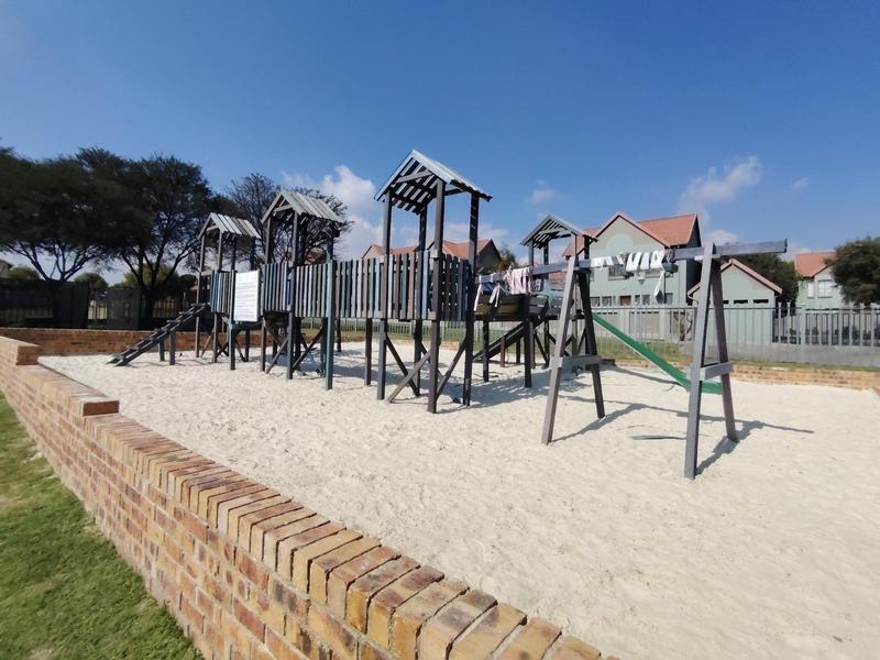 1 Bedroom Property for Sale in Kosmosdal Gauteng