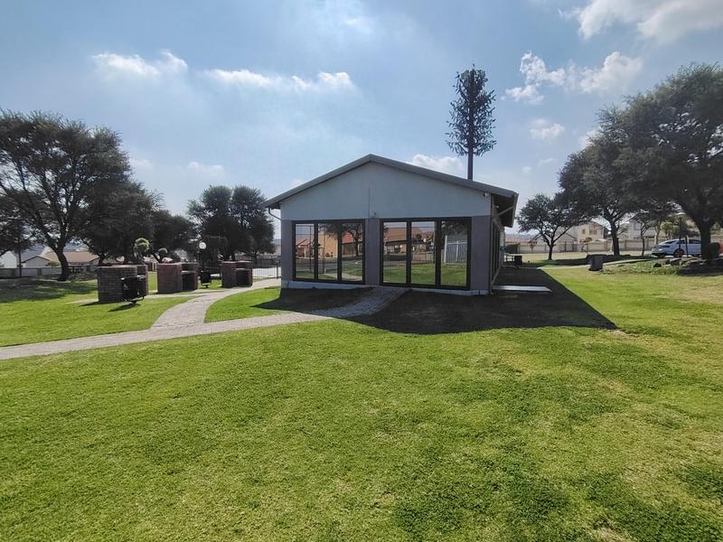1 Bedroom Property for Sale in Kosmosdal Gauteng