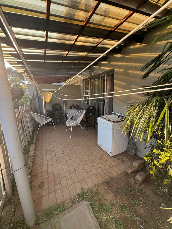To Let 2 Bedroom Property for Rent in Greenstone Hill Gauteng