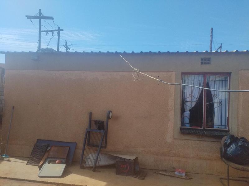 2 Bedroom Property for Sale in Zonkezizwe Gauteng