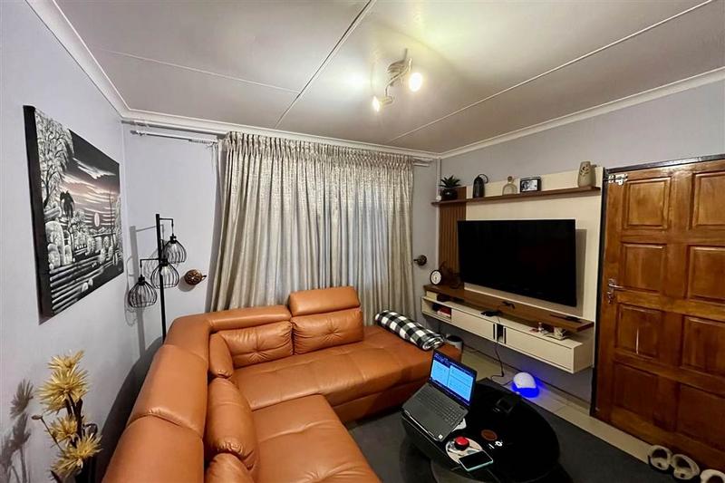 To Let 2 Bedroom Property for Rent in Klippoortje Gauteng