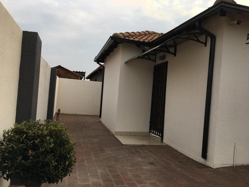 To Let 2 Bedroom Property for Rent in Klippoortje Gauteng