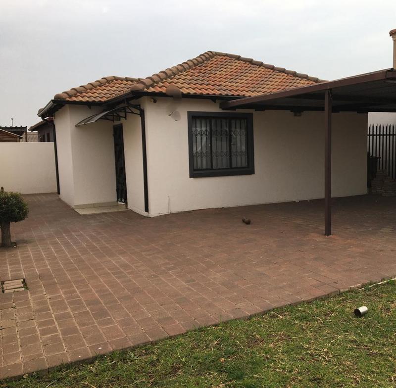 To Let 2 Bedroom Property for Rent in Klippoortje Gauteng