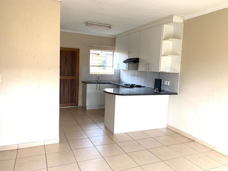 To Let 2 Bedroom Property for Rent in Heuwelsig Estate Gauteng
