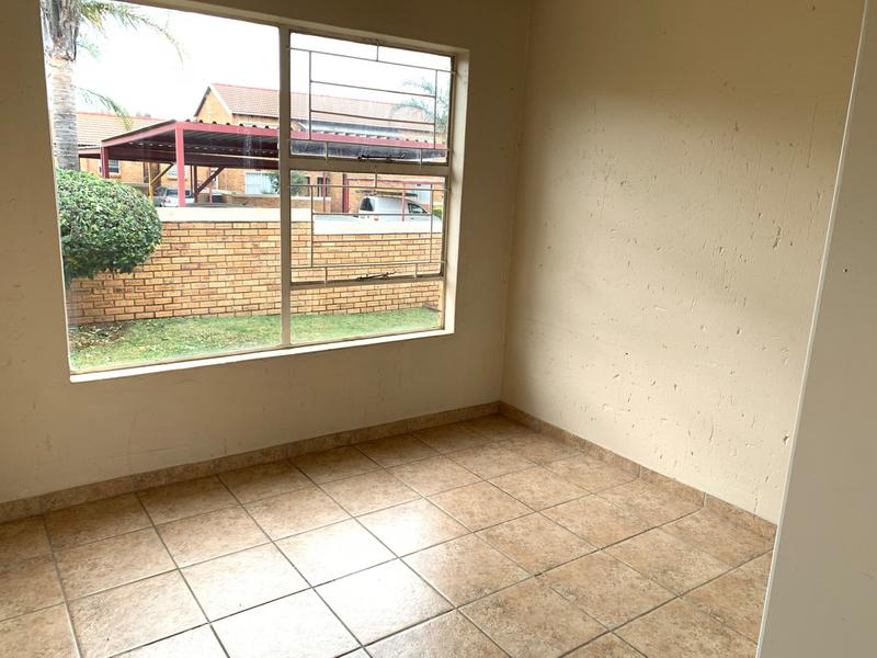 To Let 2 Bedroom Property for Rent in Heuwelsig Estate Gauteng