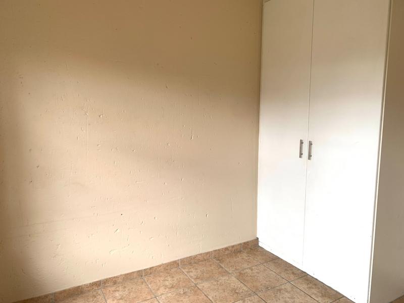 To Let 2 Bedroom Property for Rent in Heuwelsig Estate Gauteng