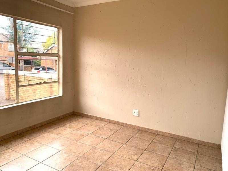To Let 2 Bedroom Property for Rent in Heuwelsig Estate Gauteng