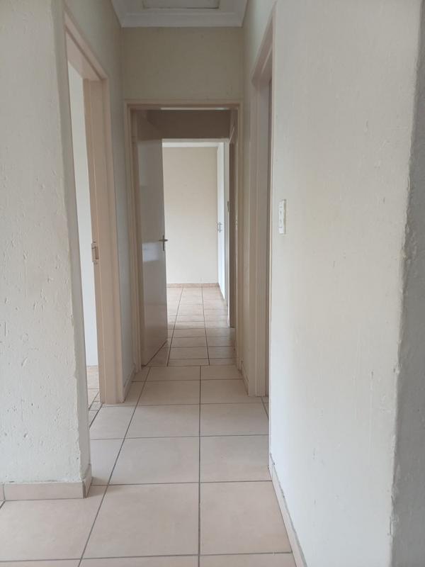 To Let 2 Bedroom Property for Rent in Heuwelsig Estate Gauteng