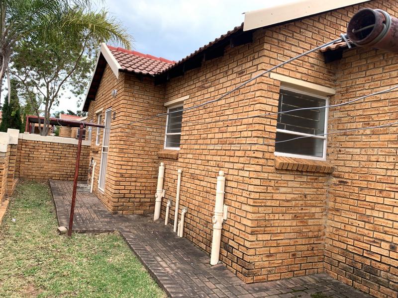 To Let 2 Bedroom Property for Rent in Heuwelsig Estate Gauteng