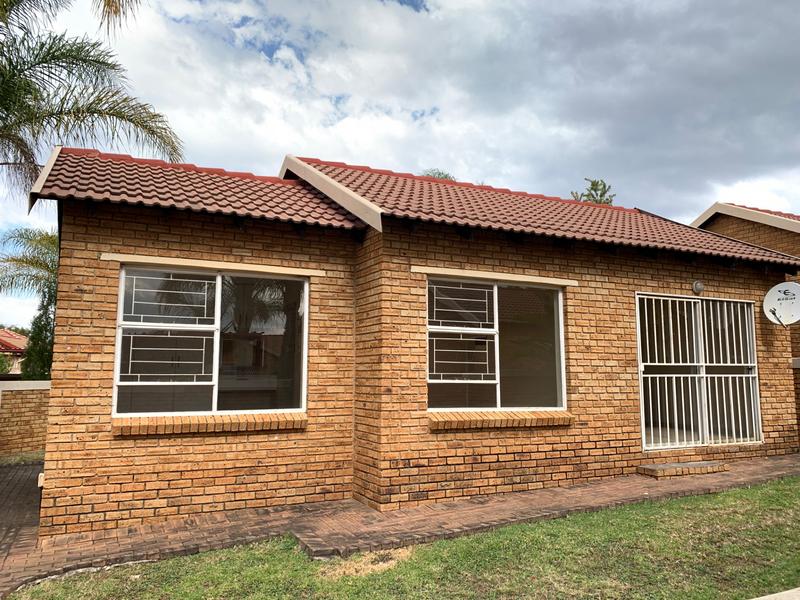 To Let 2 Bedroom Property for Rent in Heuwelsig Estate Gauteng