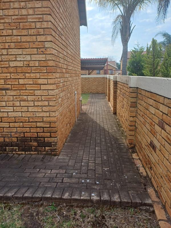 To Let 2 Bedroom Property for Rent in Heuwelsig Estate Gauteng