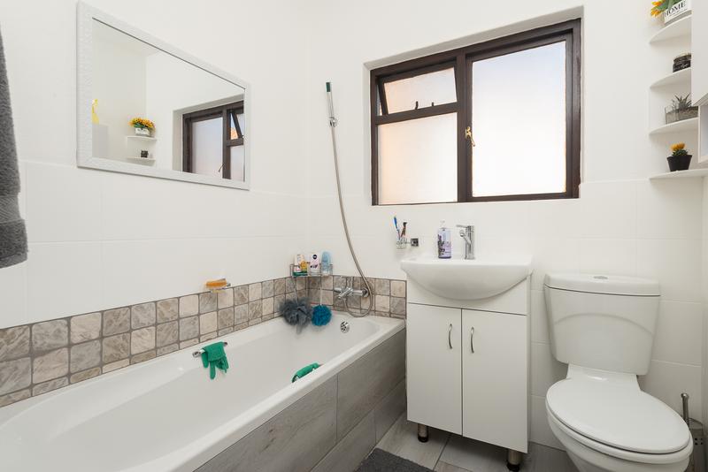 2 Bedroom Property for Sale in Bassonia Gauteng