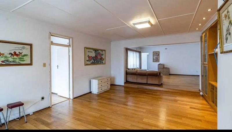 4 Bedroom Property for Sale in Mondeor Gauteng