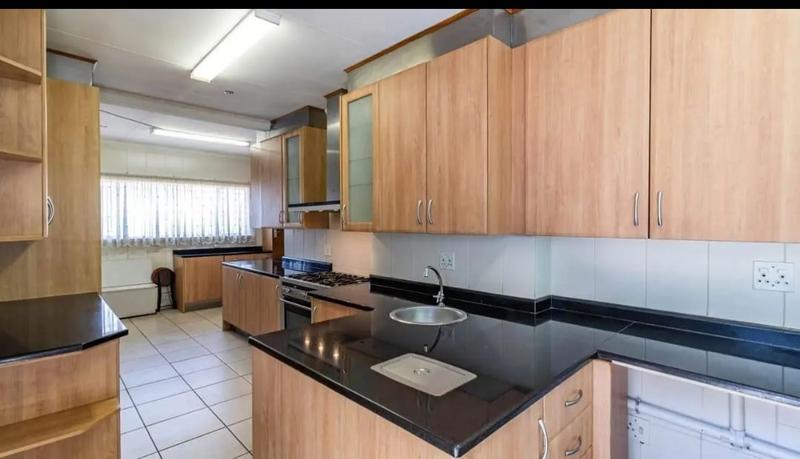 4 Bedroom Property for Sale in Mondeor Gauteng