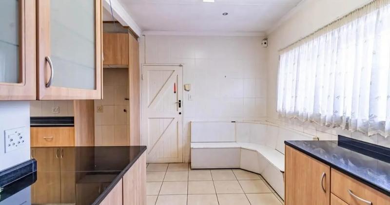 4 Bedroom Property for Sale in Mondeor Gauteng