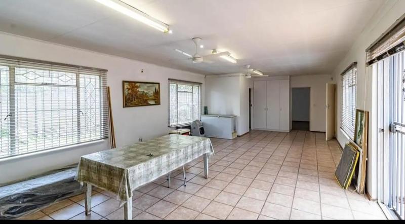 4 Bedroom Property for Sale in Mondeor Gauteng