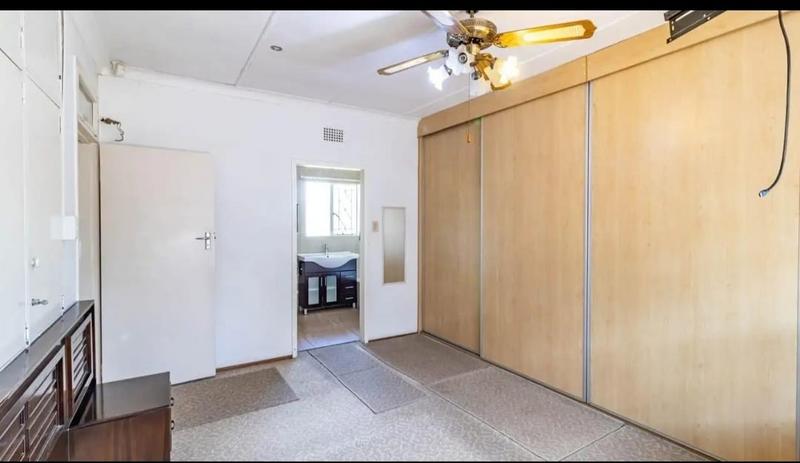 4 Bedroom Property for Sale in Mondeor Gauteng