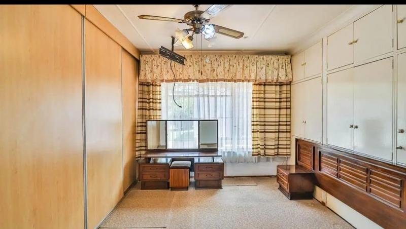 4 Bedroom Property for Sale in Mondeor Gauteng