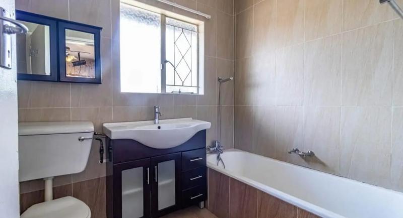 4 Bedroom Property for Sale in Mondeor Gauteng