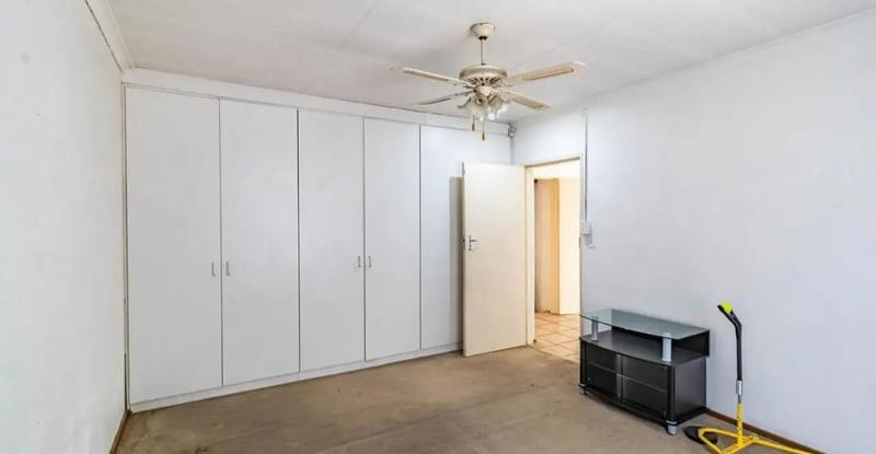 4 Bedroom Property for Sale in Mondeor Gauteng