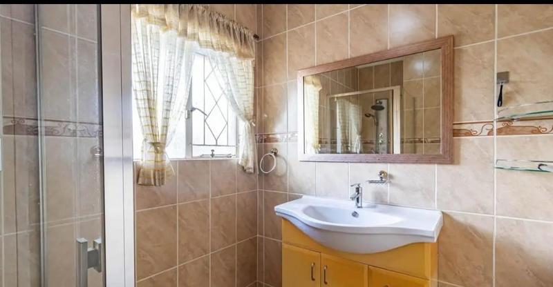 4 Bedroom Property for Sale in Mondeor Gauteng