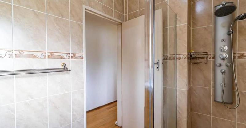 4 Bedroom Property for Sale in Mondeor Gauteng