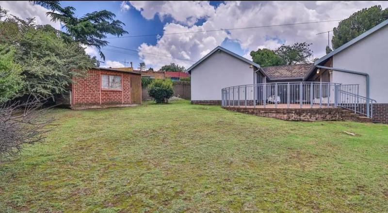 4 Bedroom Property for Sale in Mondeor Gauteng