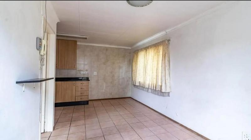 4 Bedroom Property for Sale in Mondeor Gauteng