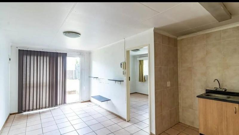 4 Bedroom Property for Sale in Mondeor Gauteng