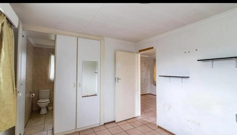 4 Bedroom Property for Sale in Mondeor Gauteng