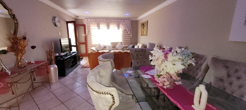 4 Bedroom Property for Sale in Liefde en Vrede Gauteng