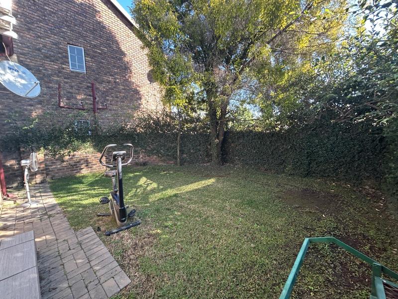 To Let 2 Bedroom Property for Rent in Rooihuiskraal Gauteng