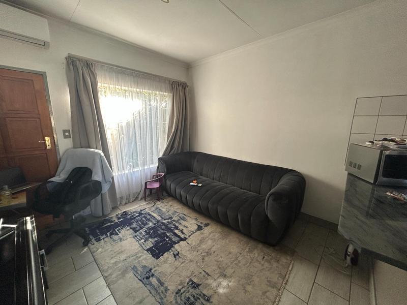 To Let 2 Bedroom Property for Rent in Rooihuiskraal Gauteng