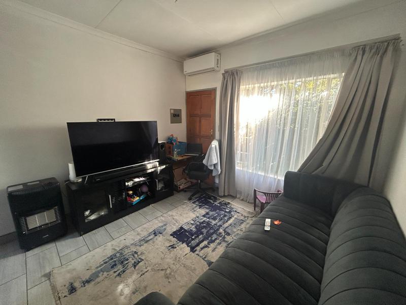 To Let 2 Bedroom Property for Rent in Rooihuiskraal Gauteng