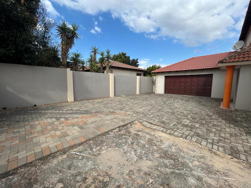 To Let 5 Bedroom Property for Rent in The Reeds Gauteng