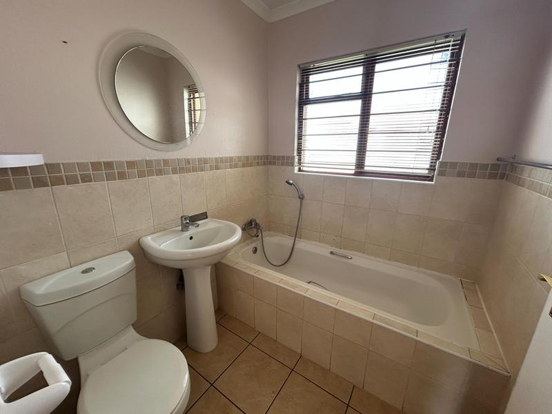 To Let 5 Bedroom Property for Rent in The Reeds Gauteng