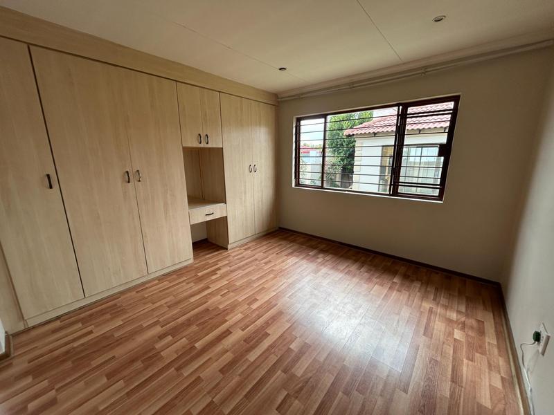 To Let 5 Bedroom Property for Rent in The Reeds Gauteng